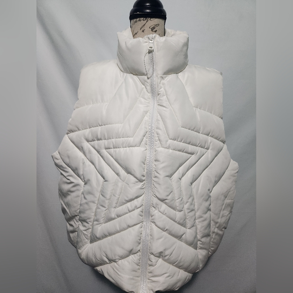 White Star Puffer Vest. Winter. No Boundaries. Size XL 16/18. NWOT. RN 52469.